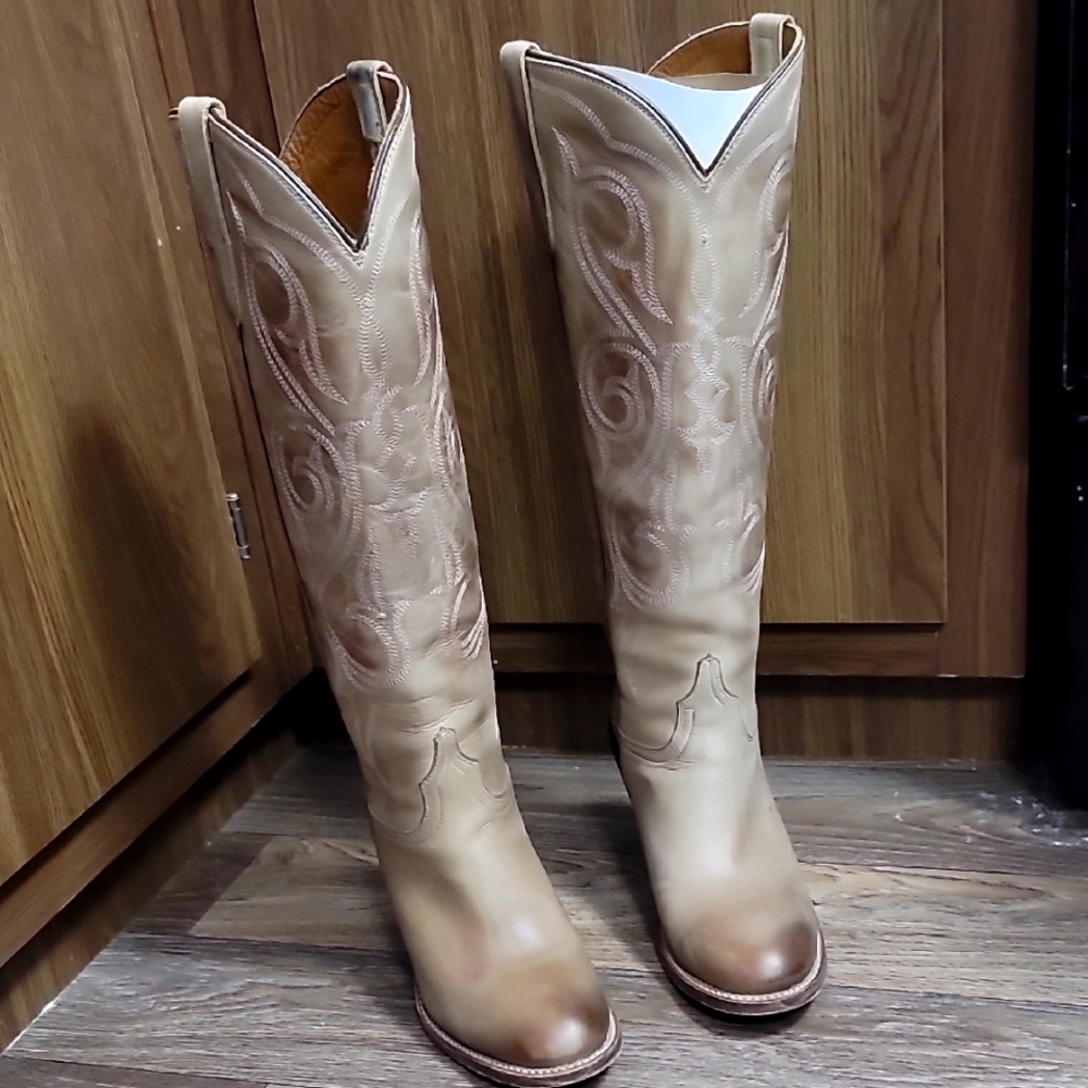 Lucchese Tan Leather Cowboy Boots